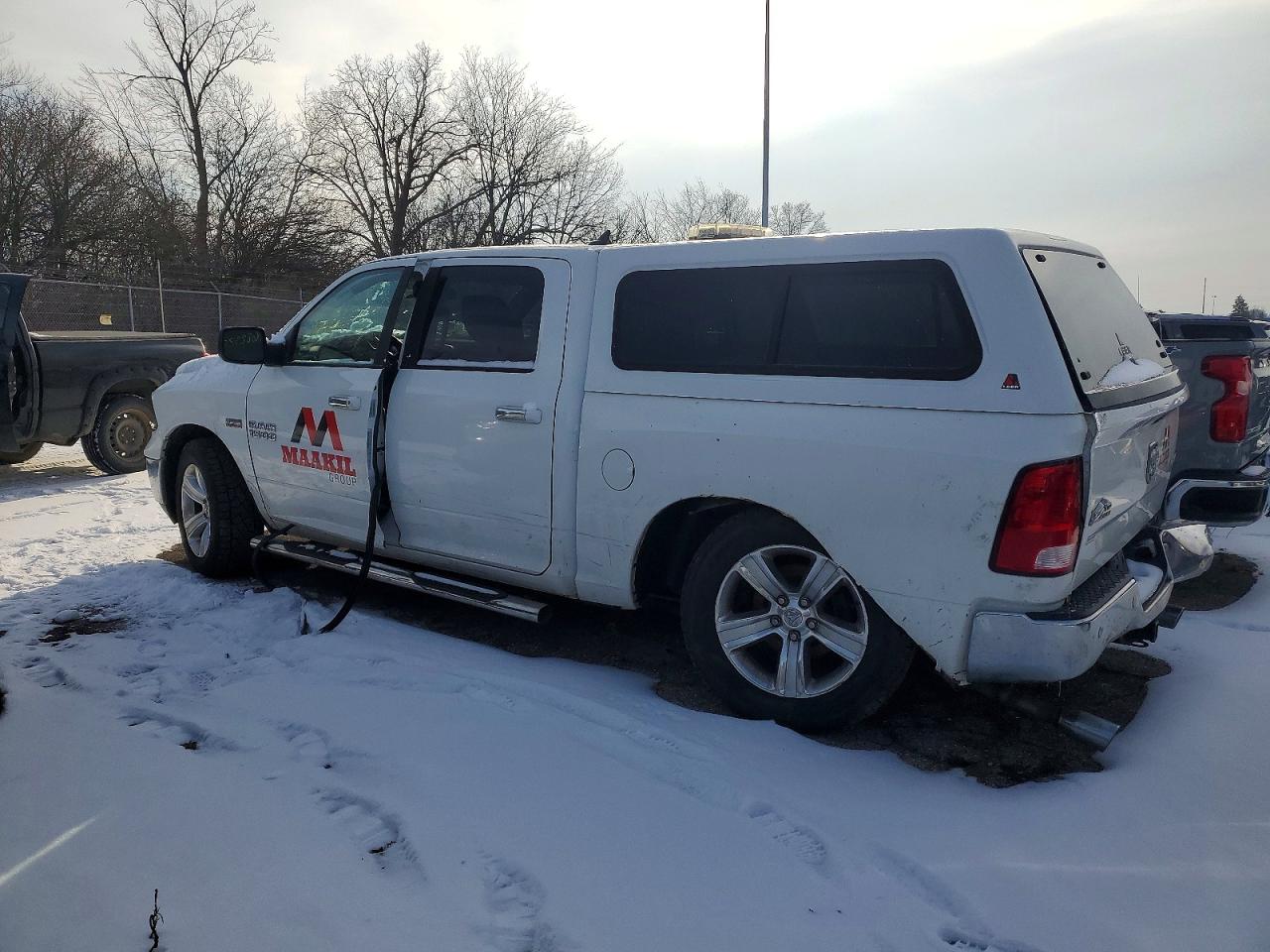 2014 RAM 1500 SLT photo 2