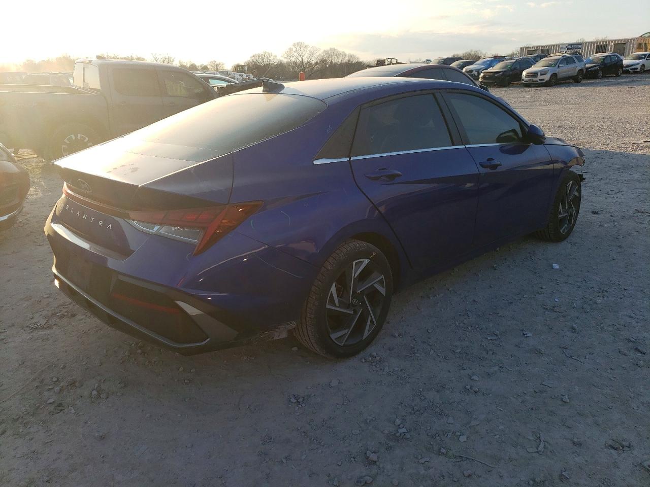 2025 HYUNDAI ELANTRA SEL photo 3
