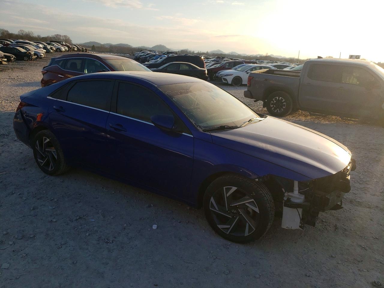2025 HYUNDAI ELANTRA SEL photo 4