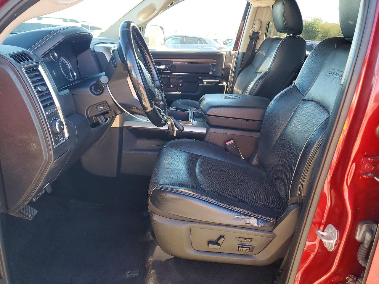 2014 RAM 1500 LARAMIE photo 7