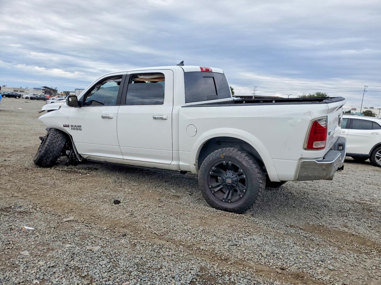 2014 RAM 1500 LARAMIE photo 4