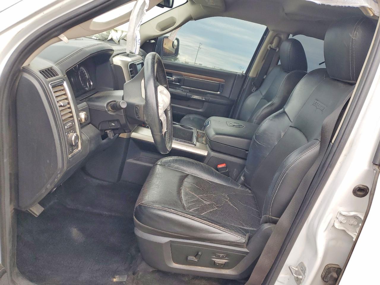 2014 RAM 1500 LARAMIE photo 19