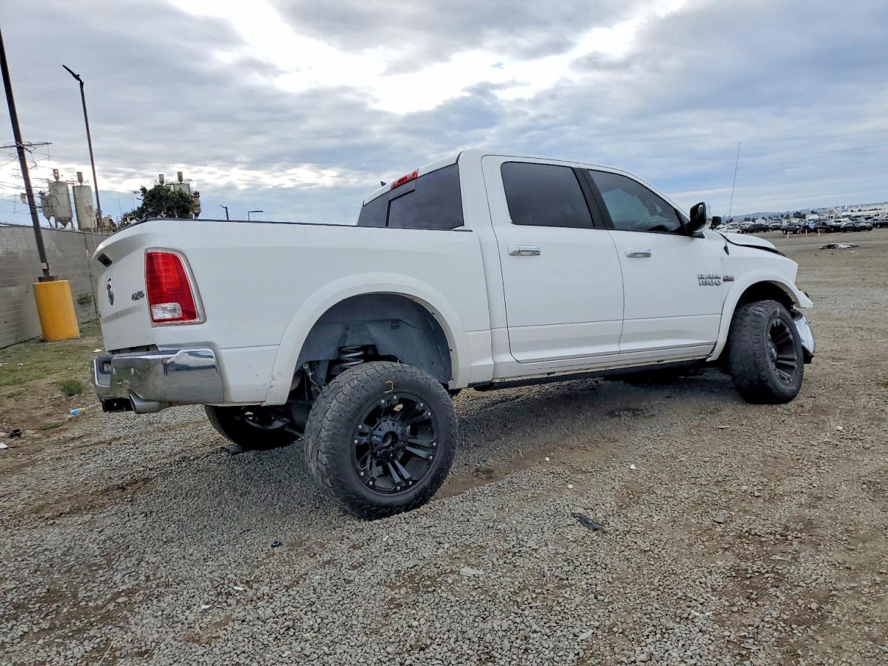 2014 RAM 1500 LARAMIE photo 7
