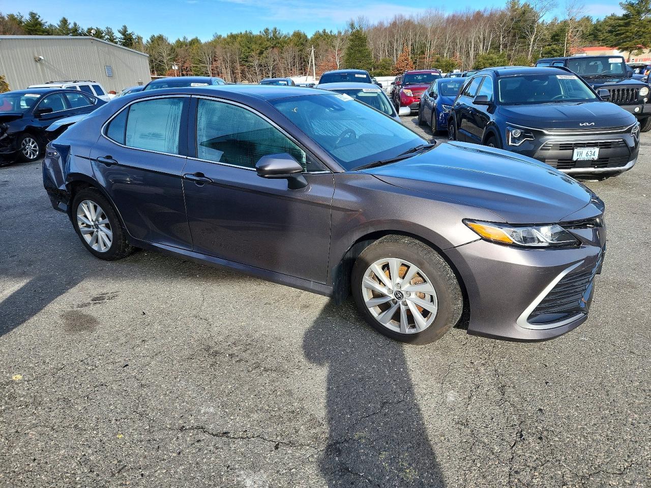 2022 TOYOTA CAMRY LE photo 4
