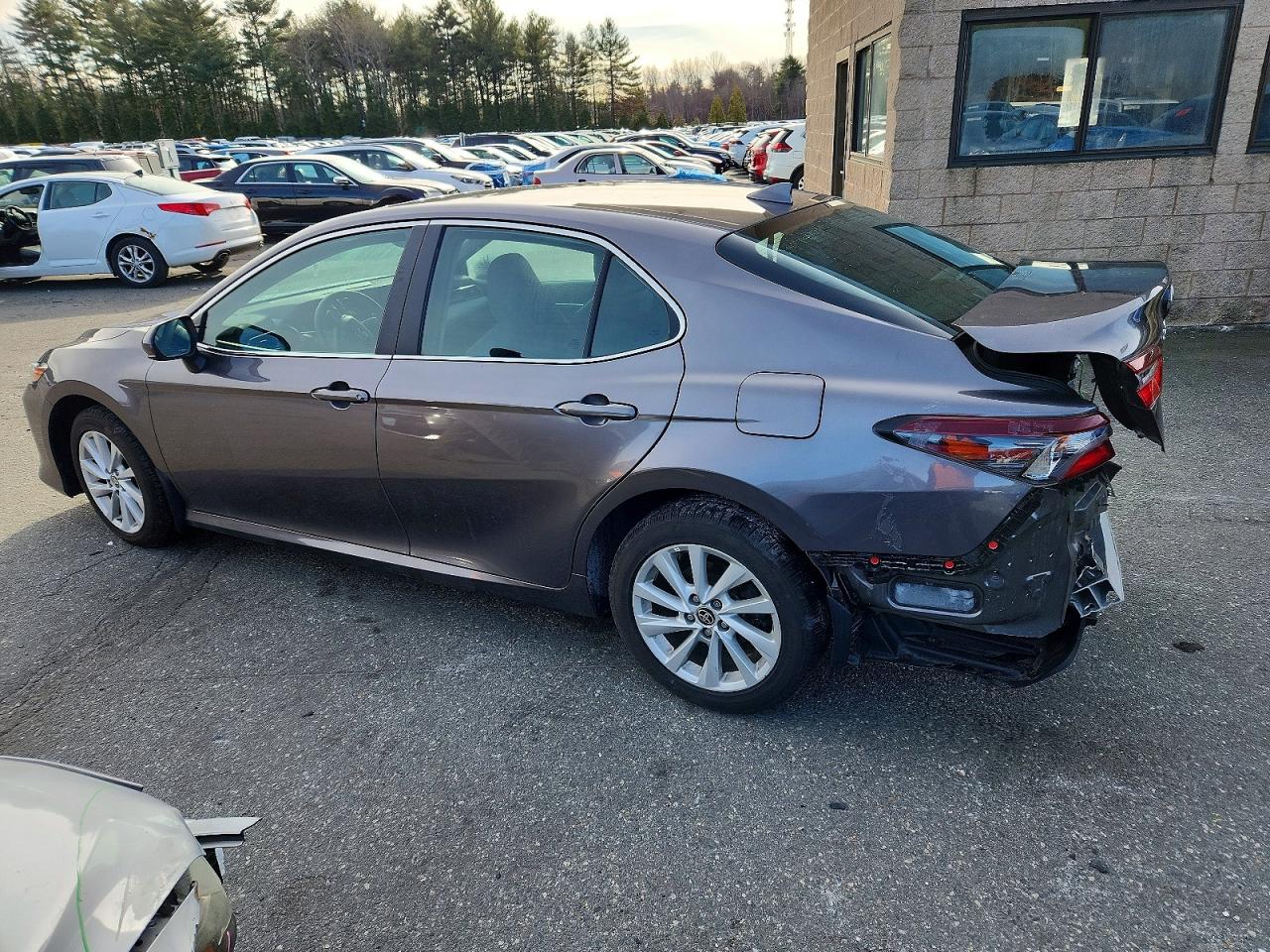 2022 TOYOTA CAMRY LE photo 2