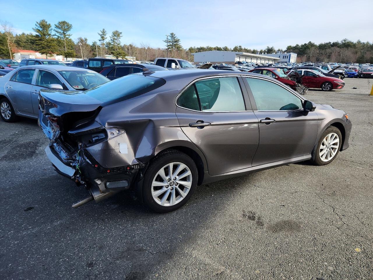 2022 TOYOTA CAMRY LE photo 3
