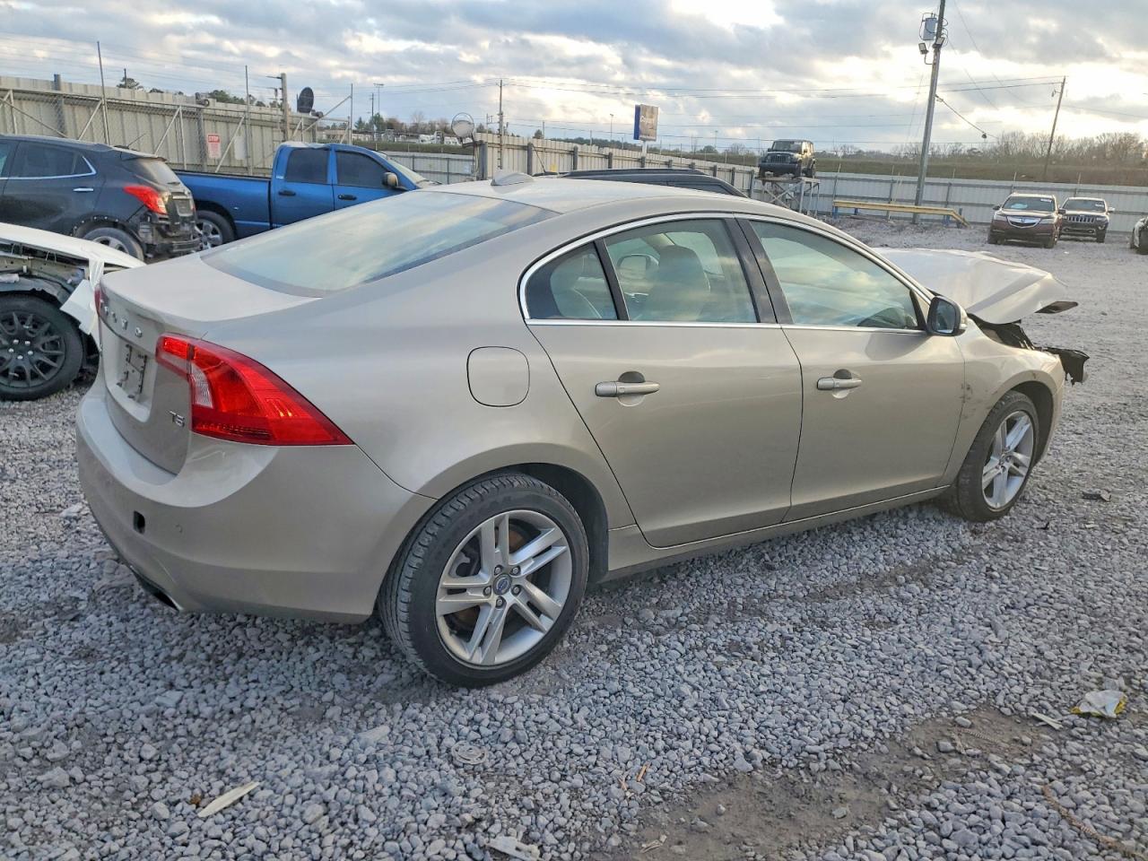 2015 VOLVO S60 PREMIER photo 3