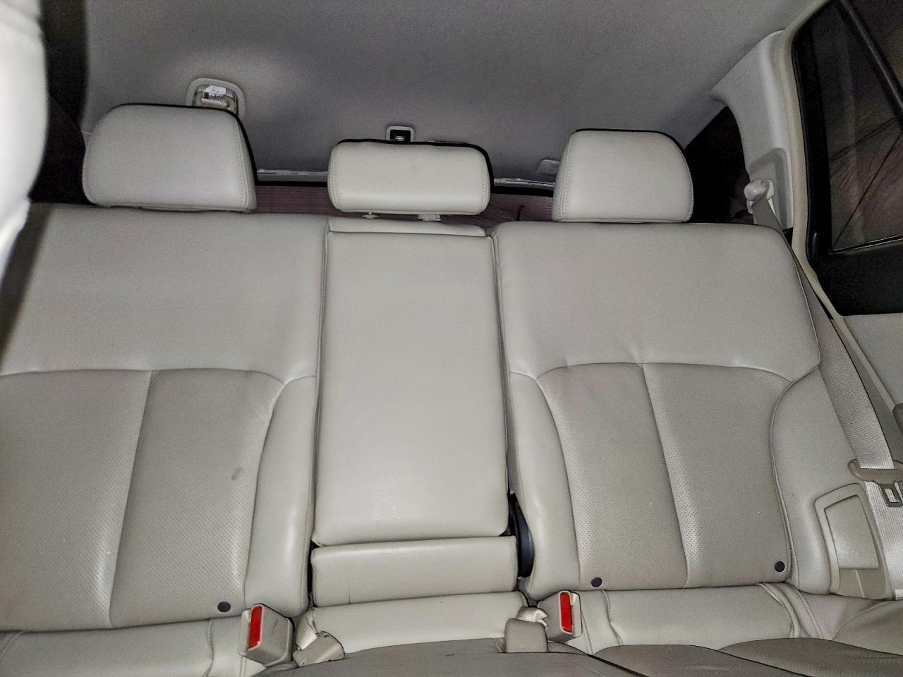 2011 SUBARU OUTBACK 2.5I LIMITED photo 10