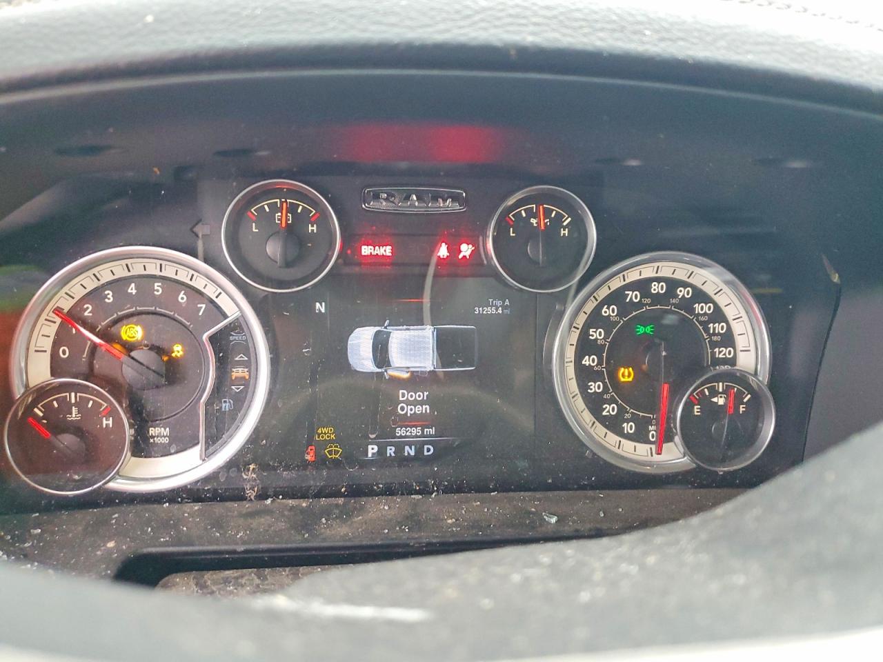 2016 RAM 1500 LARAMIE photo 9