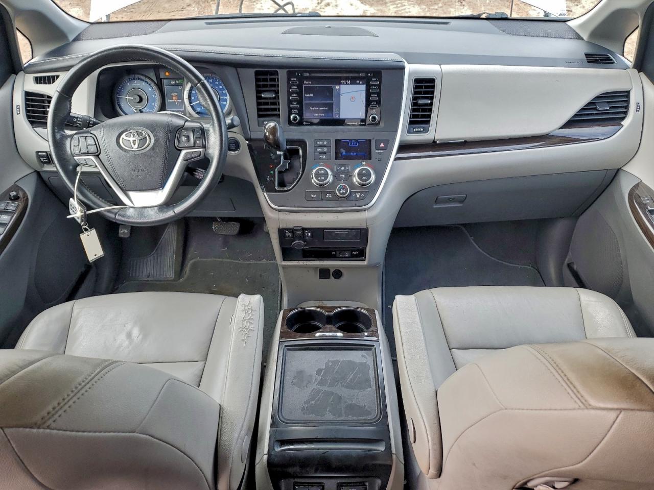 2020 TOYOTA SIENNA XLE photo 8