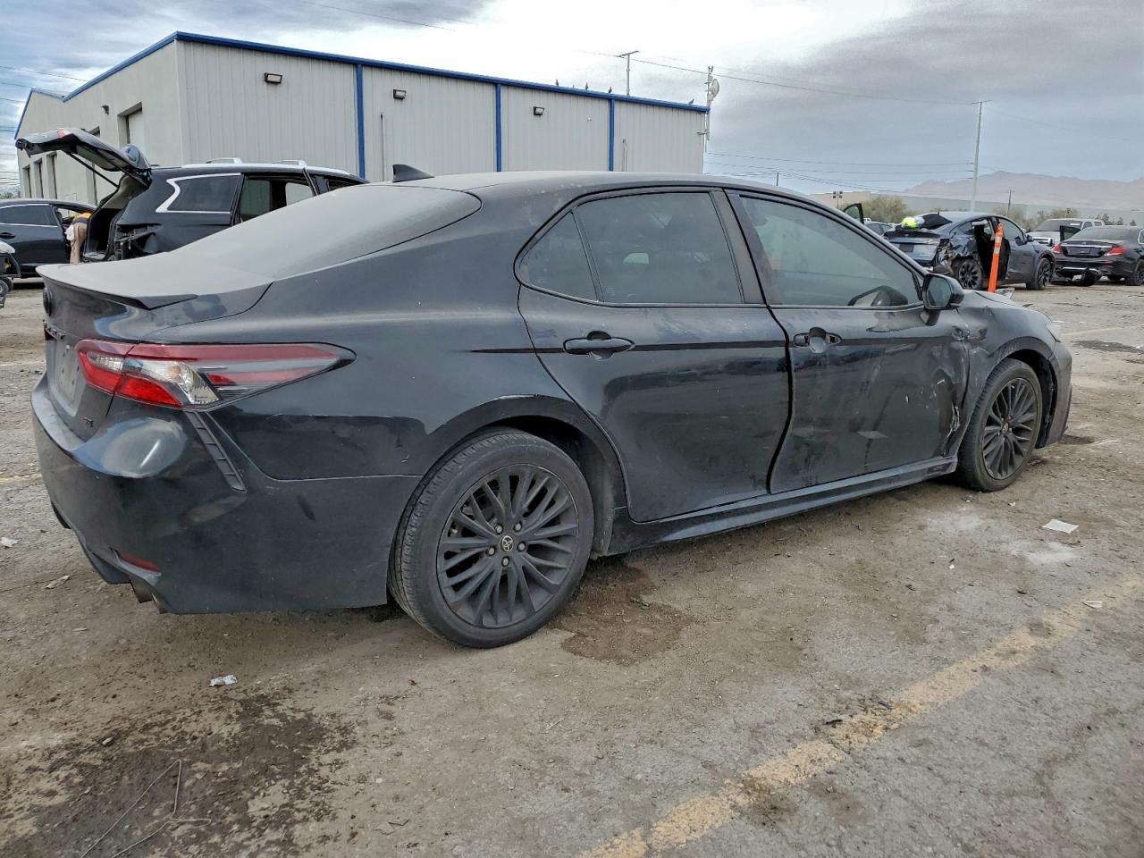 2021 TOYOTA CAMRY photo 3