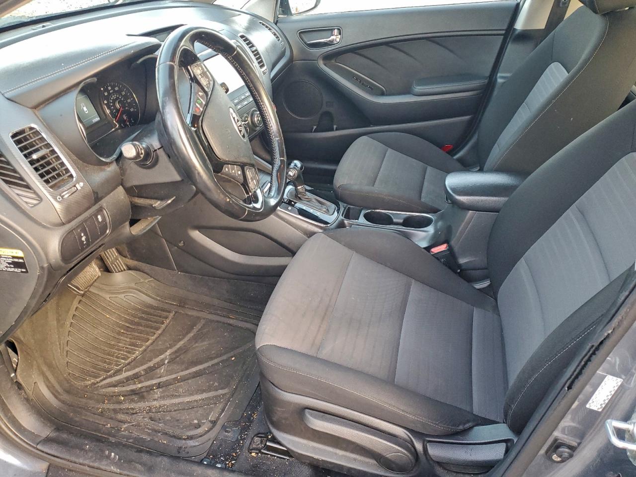 2017 KIA FORTE LX photo 7