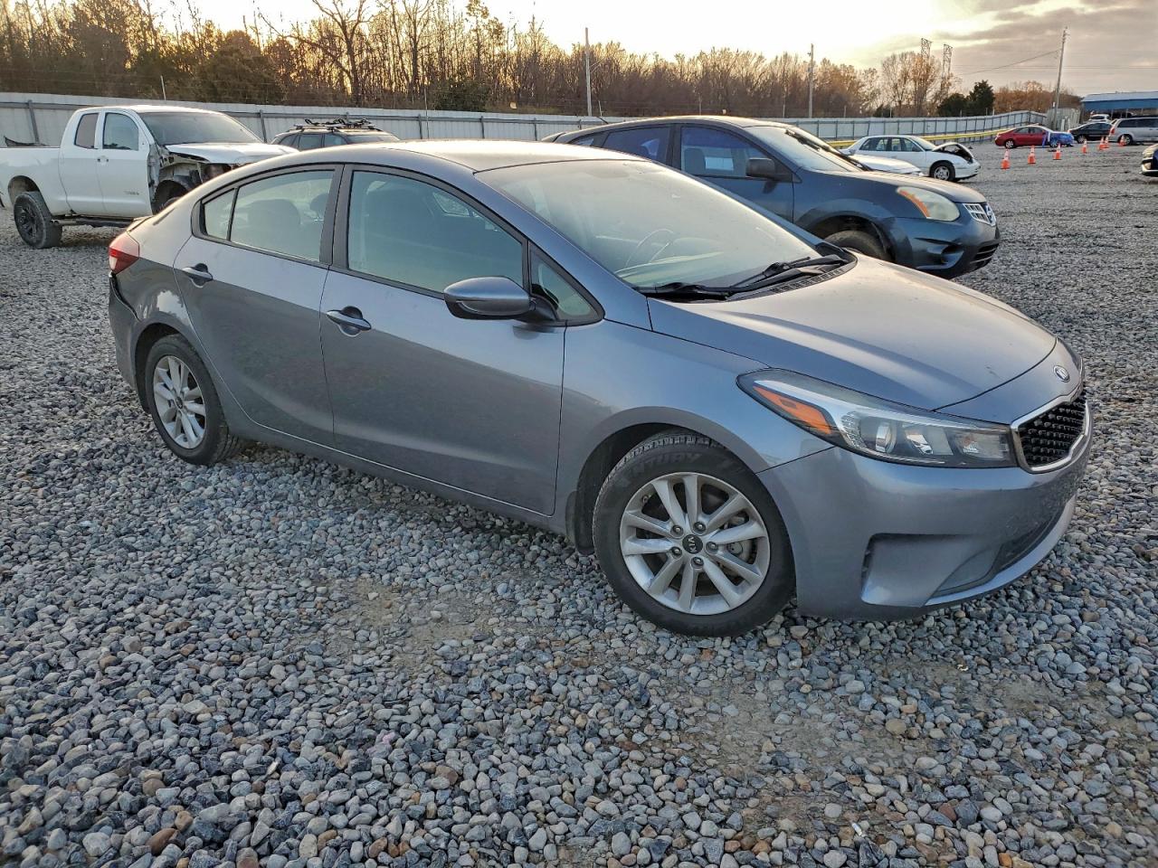 2017 KIA FORTE LX photo 4