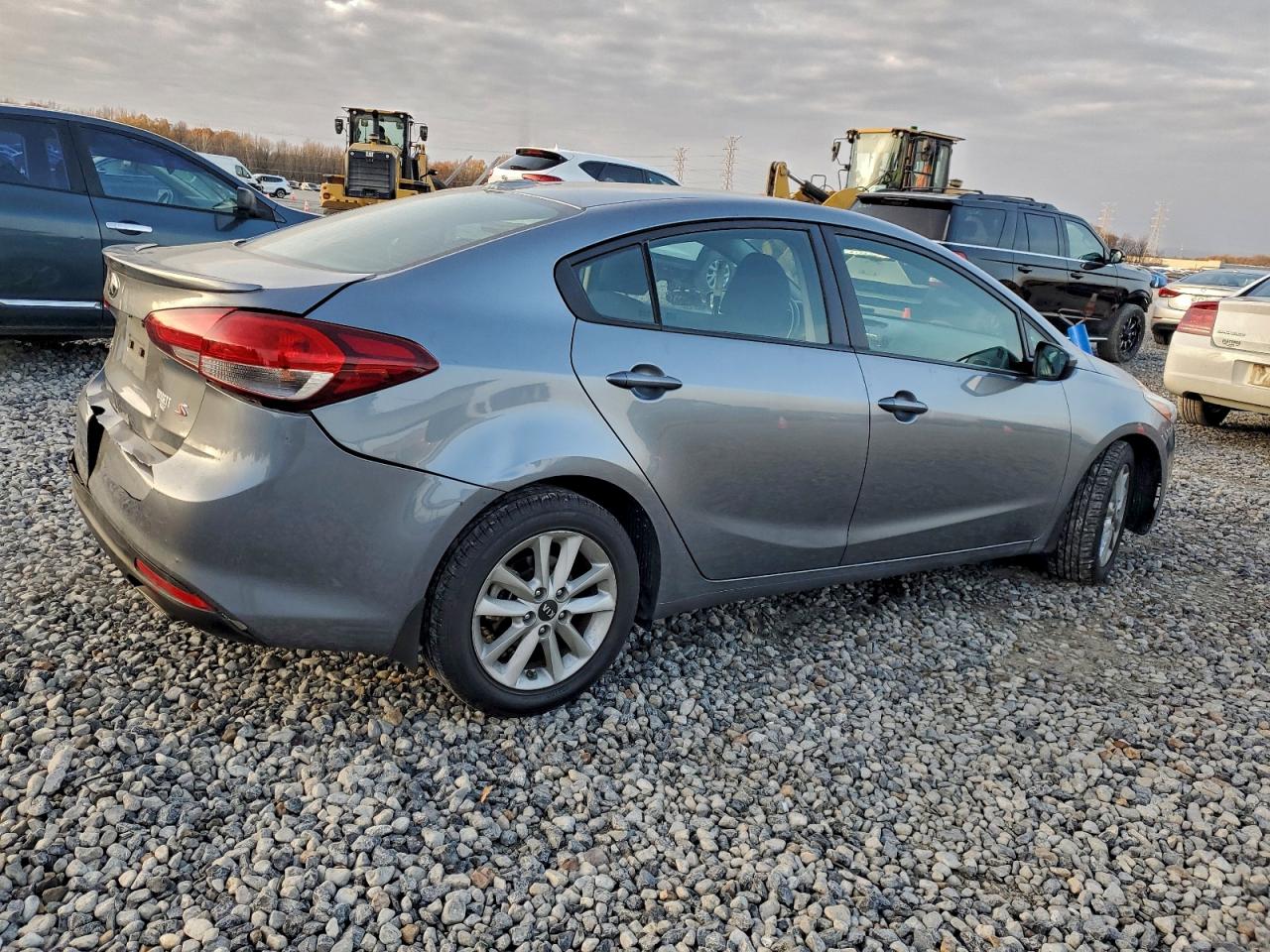 2017 KIA FORTE LX photo 3