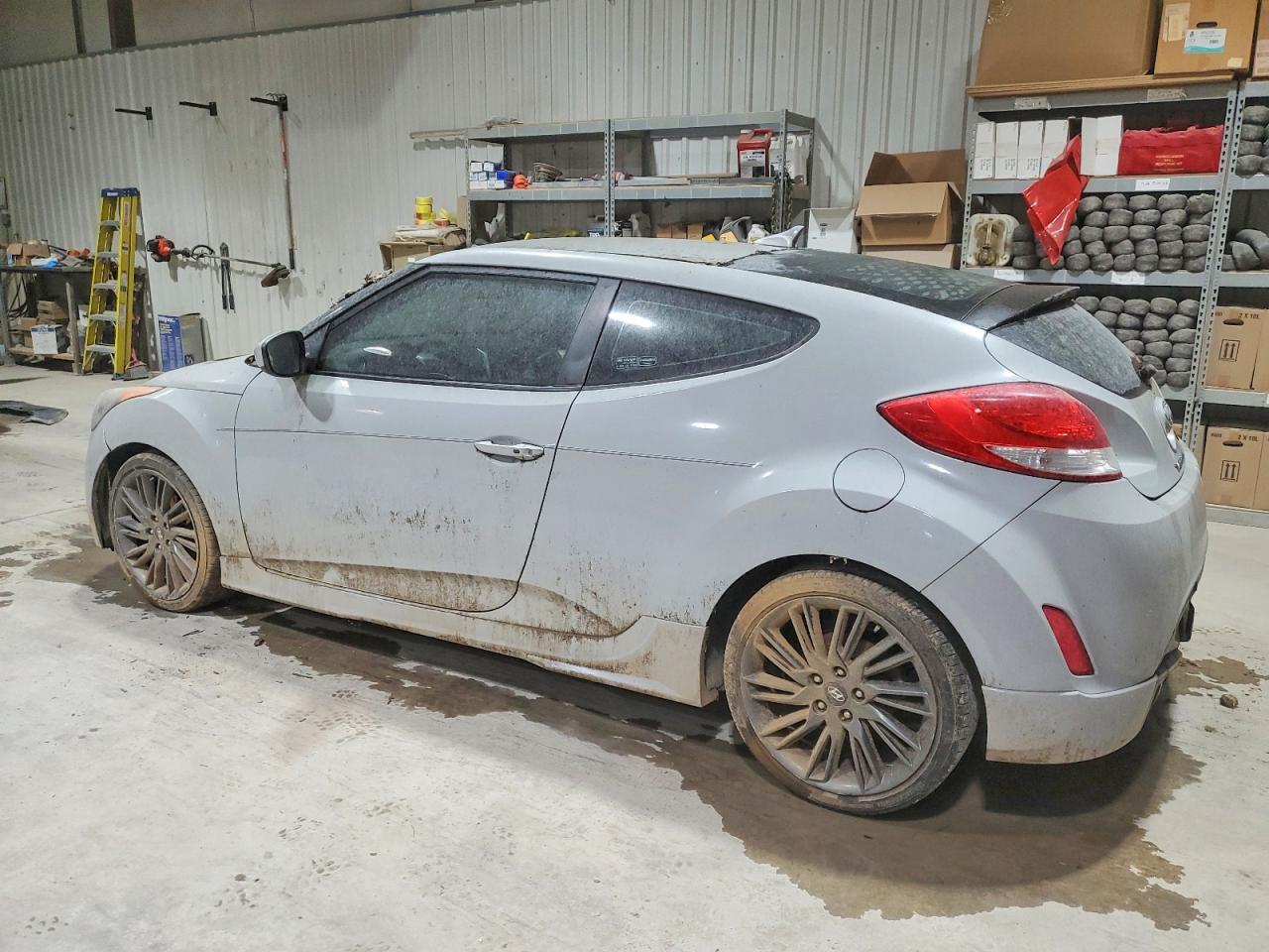 2013 HYUNDAI VELOSTER photo 2