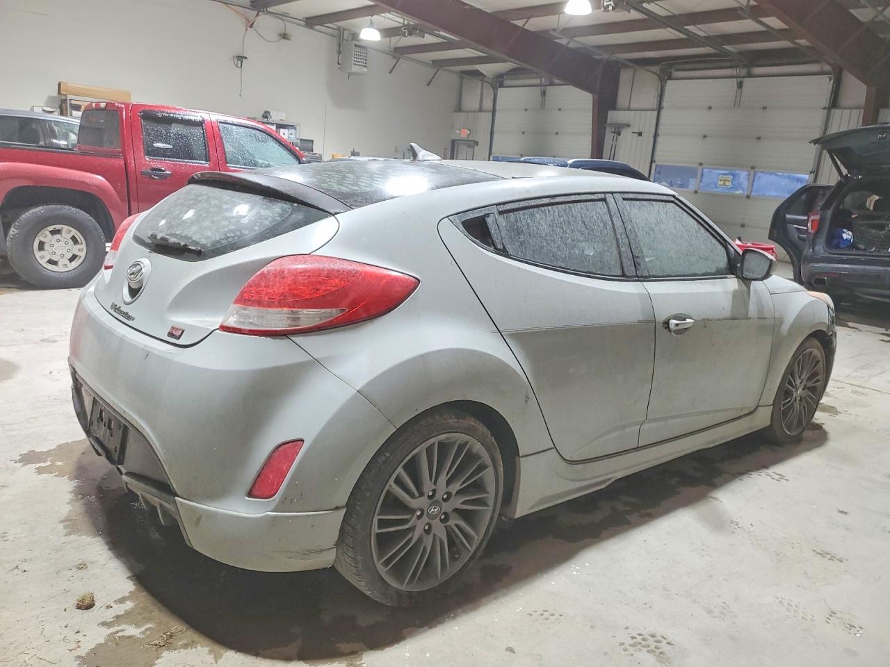 2013 HYUNDAI VELOSTER photo 3