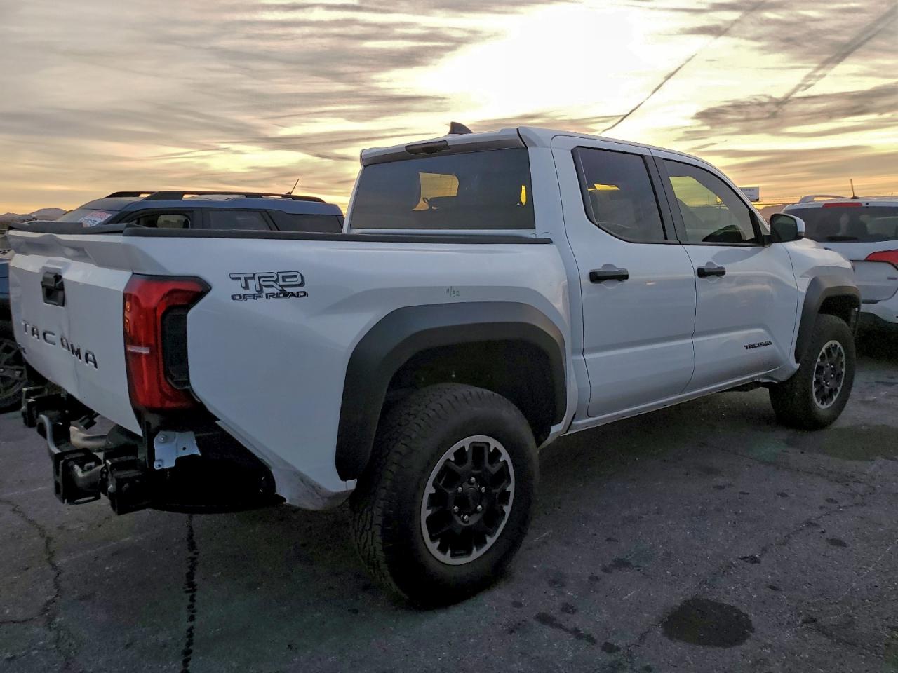 2025 TOYOTA TACOMA DOUBLE CAB photo 3