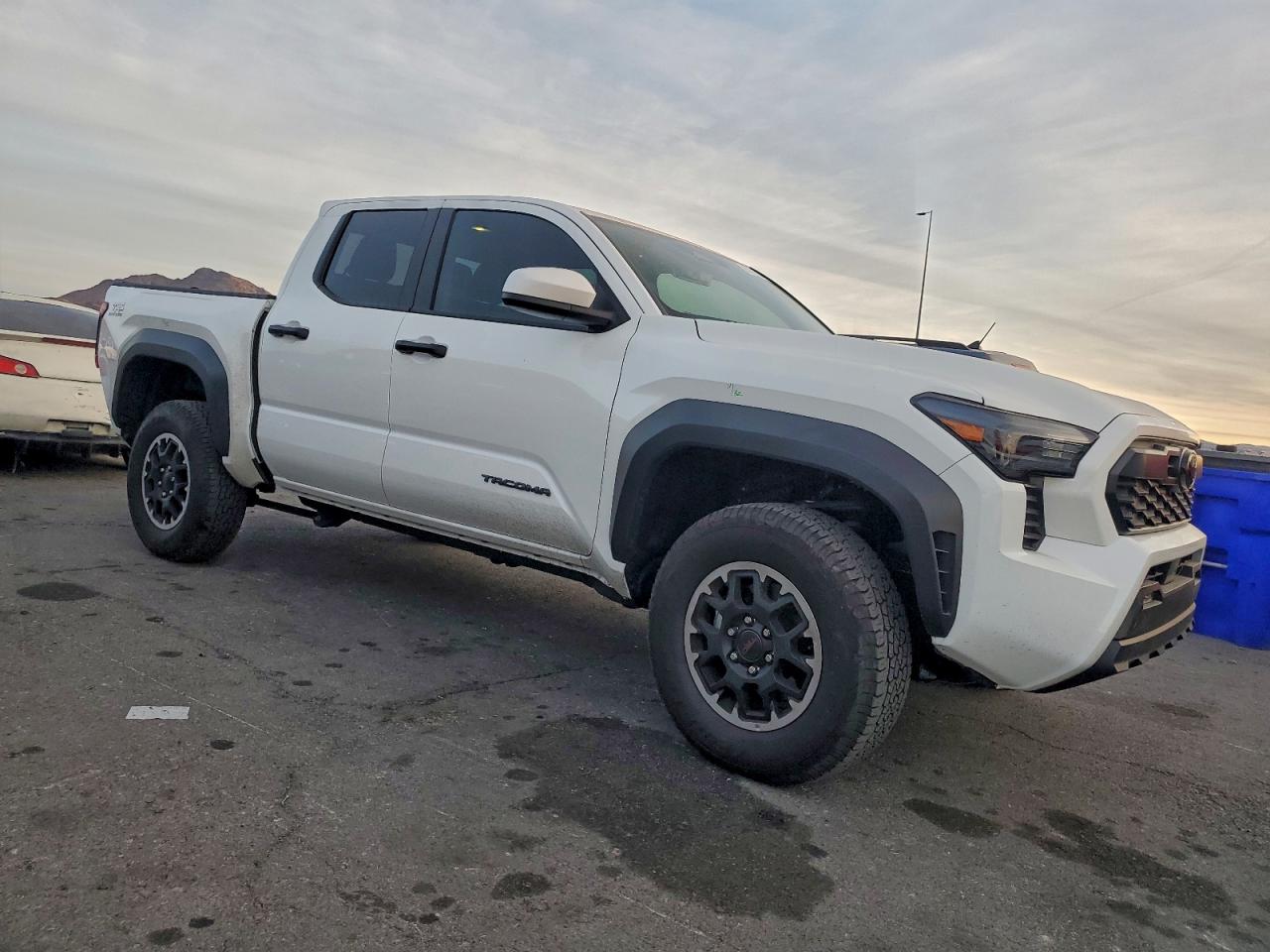2025 TOYOTA TACOMA DOUBLE CAB photo 4