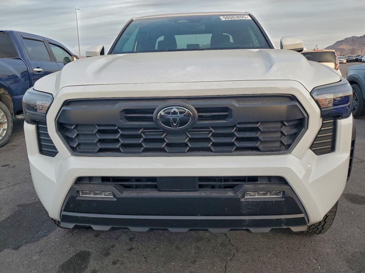 2025 TOYOTA TACOMA DOUBLE CAB photo 5
