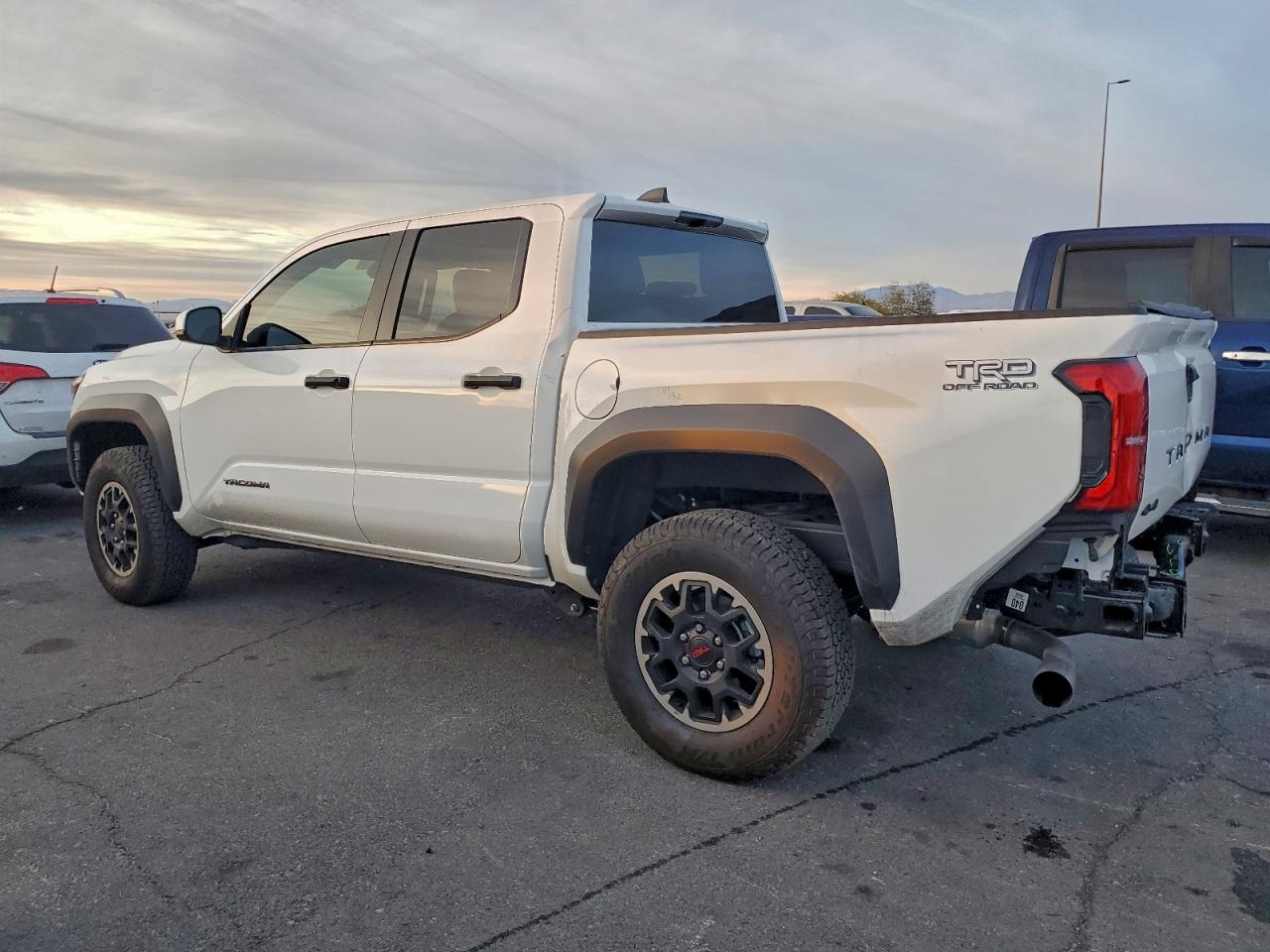 2025 TOYOTA TACOMA DOUBLE CAB photo 2