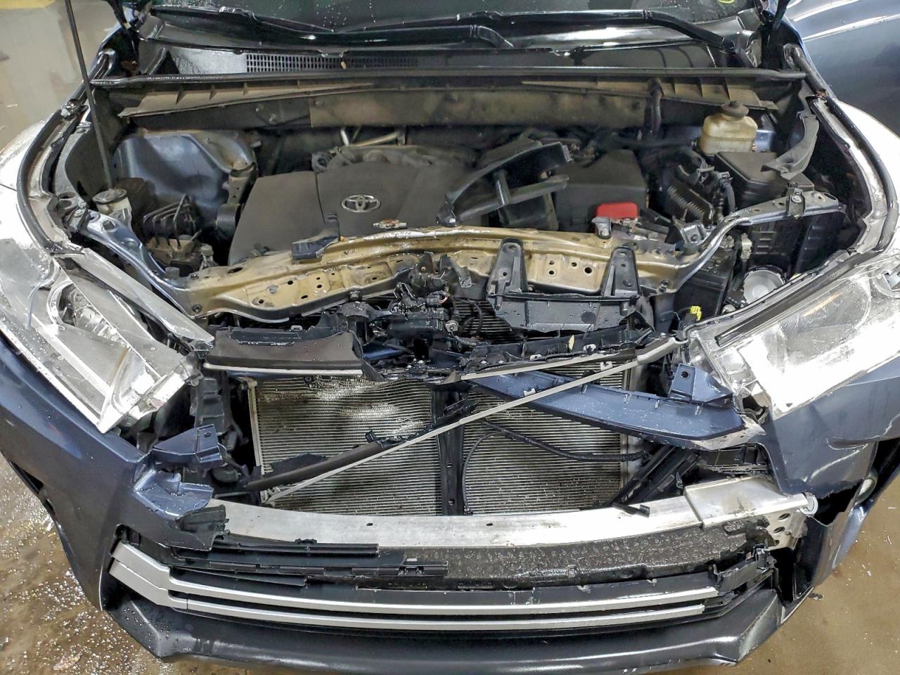 2018 TOYOTA HIGHLANDER SE photo 12