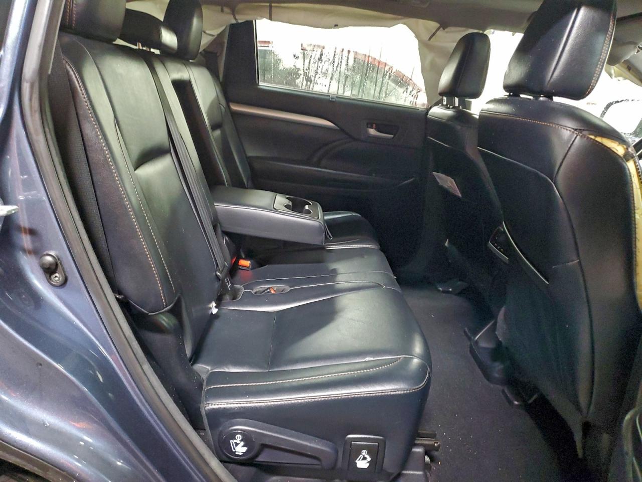 2018 TOYOTA HIGHLANDER SE photo 11