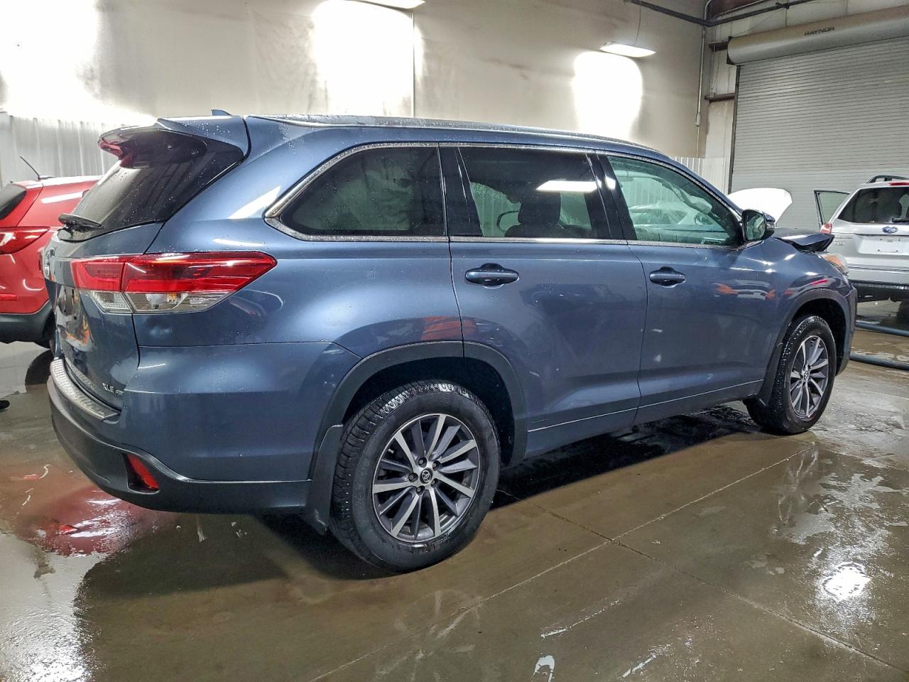 2018 TOYOTA HIGHLANDER SE photo 3