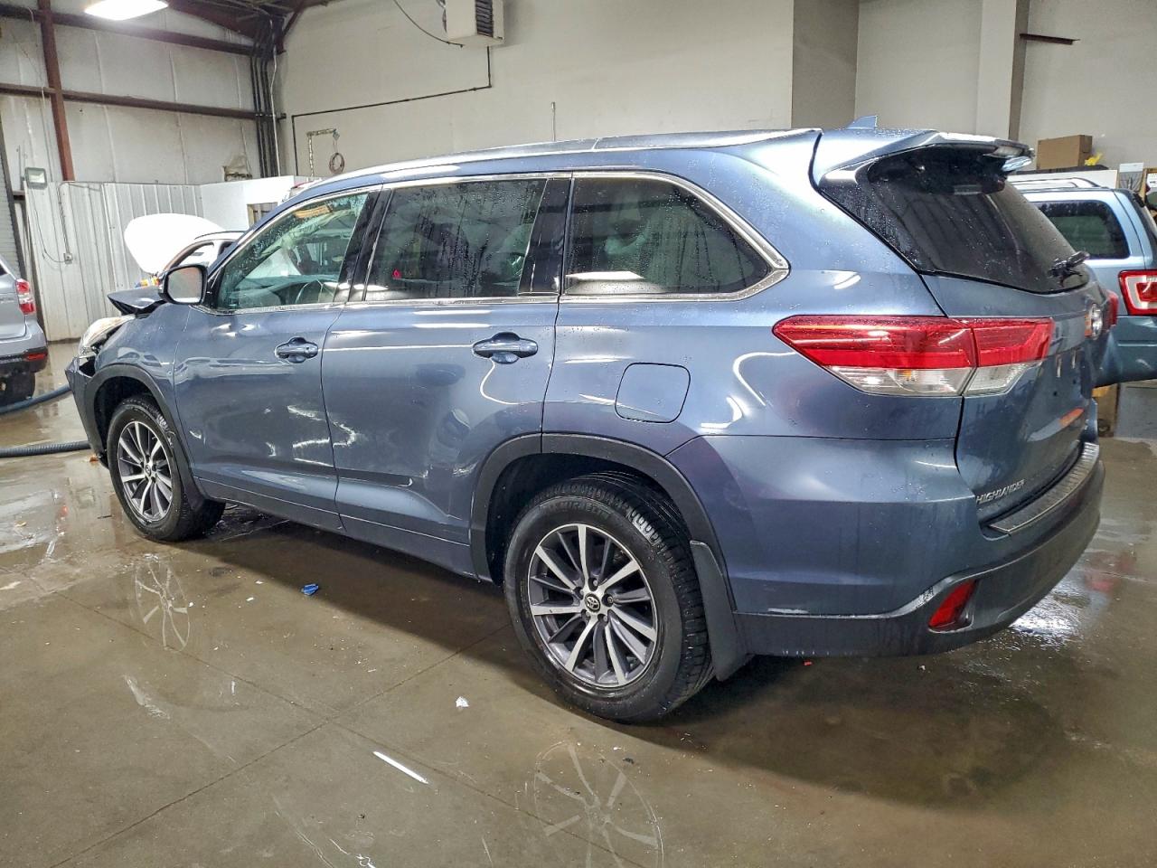 2018 TOYOTA HIGHLANDER SE photo 2