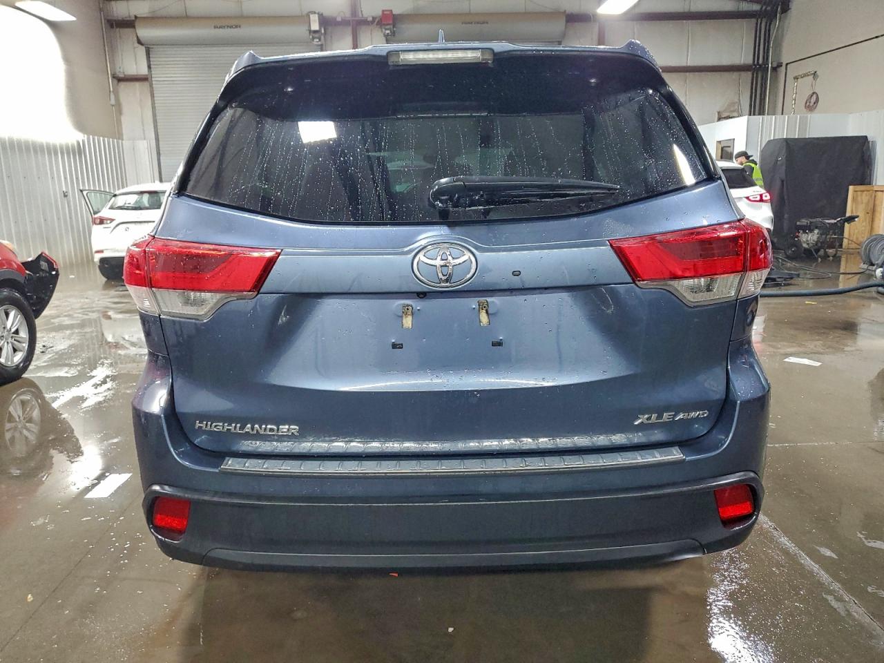 2018 TOYOTA HIGHLANDER SE photo 6