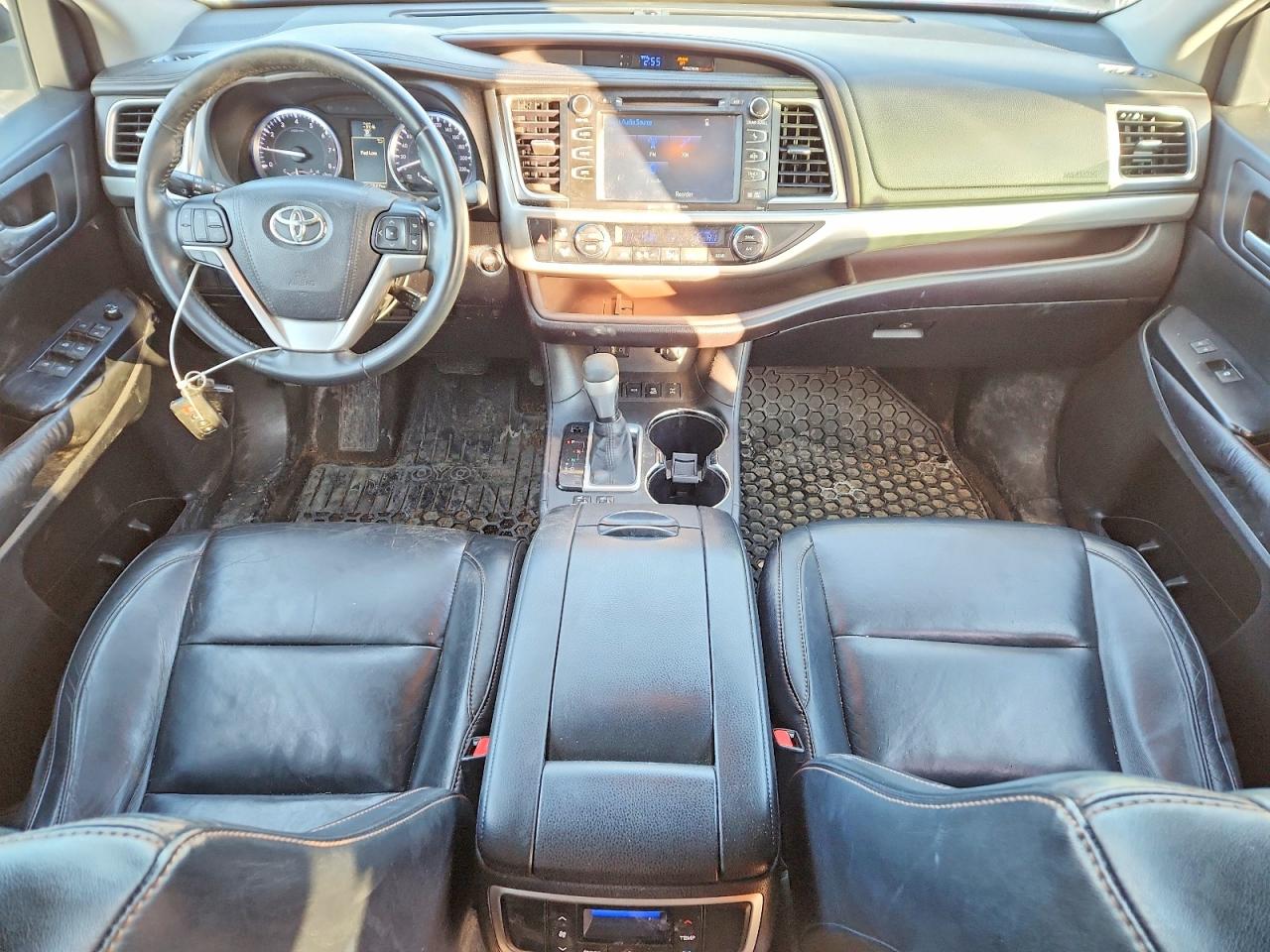 2016 TOYOTA HIGHLANDER XLE photo 8