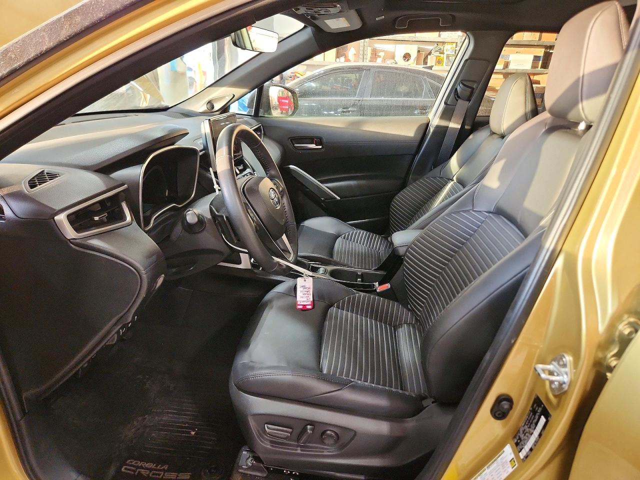 2023 TOYOTA COROLLA CROSS LE photo 19