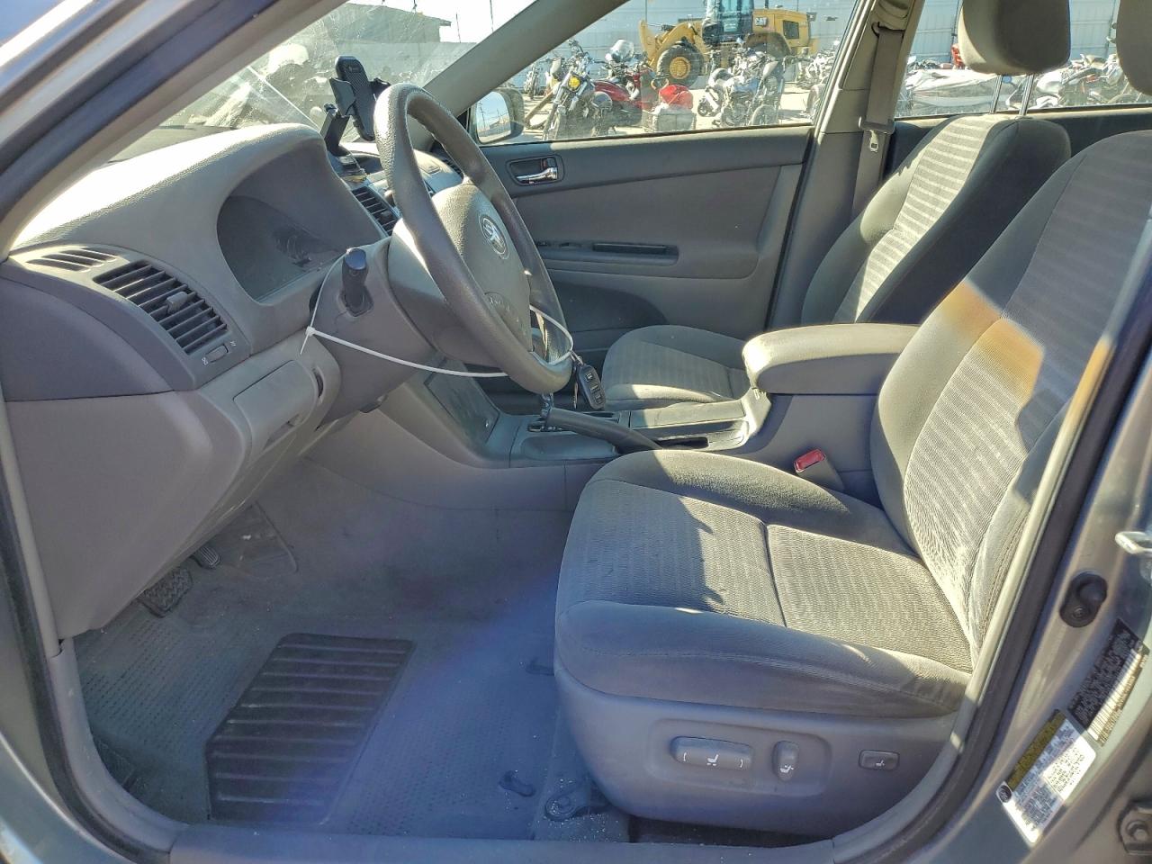 2005 TOYOTA CAMRY LE photo 13