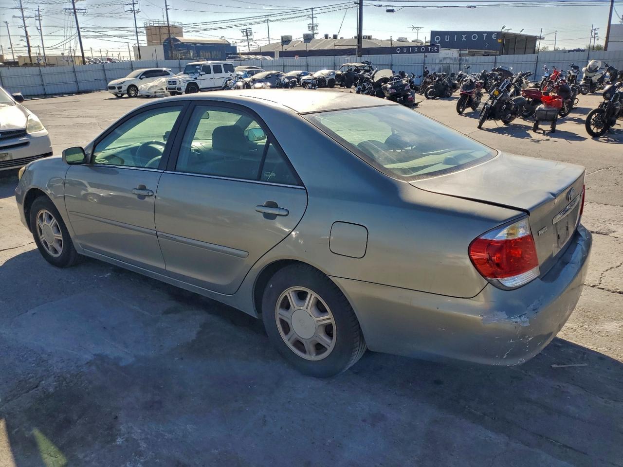 2005 TOYOTA CAMRY LE photo 3