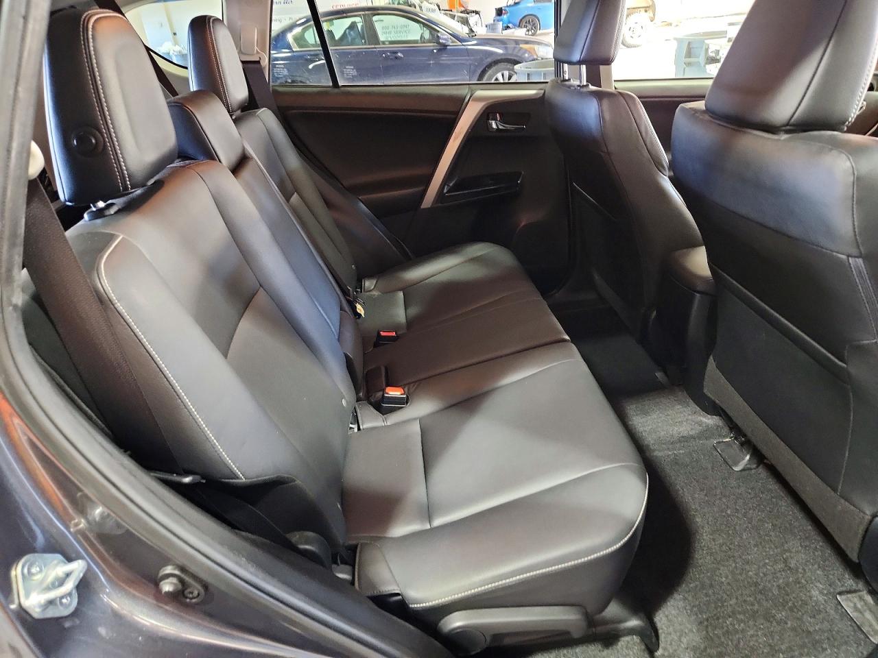2018 TOYOTA RAV4 LIMITED photo 11