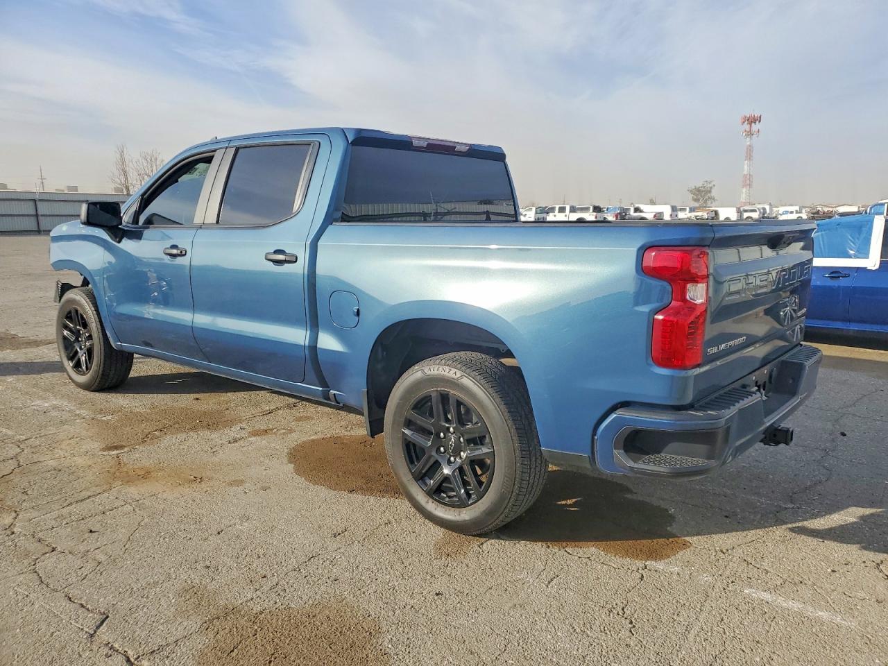 2024 CHEVROLET SILVERADO C1500 CUSTOM photo 2