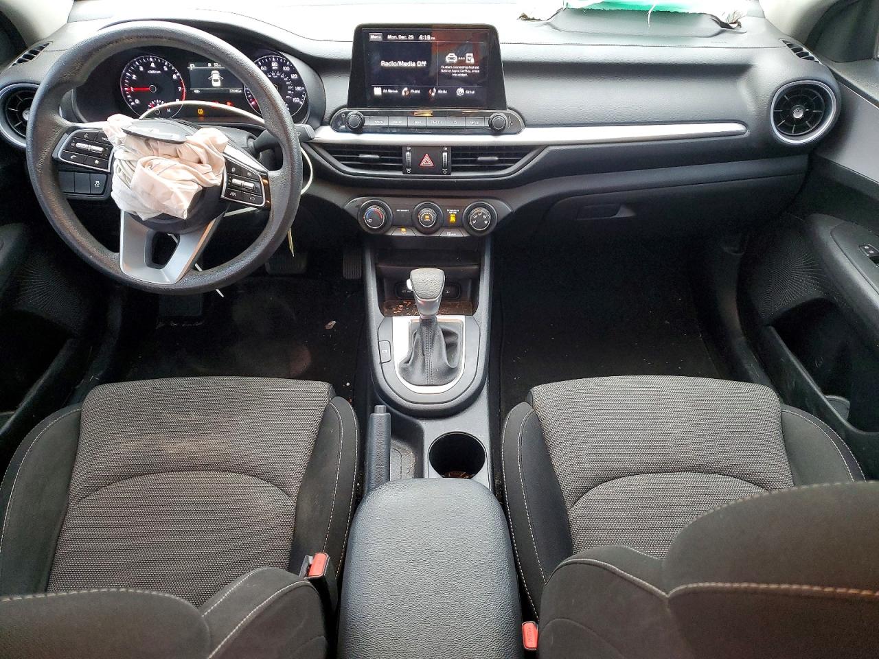 2024 KIA FORTE LX photo 8