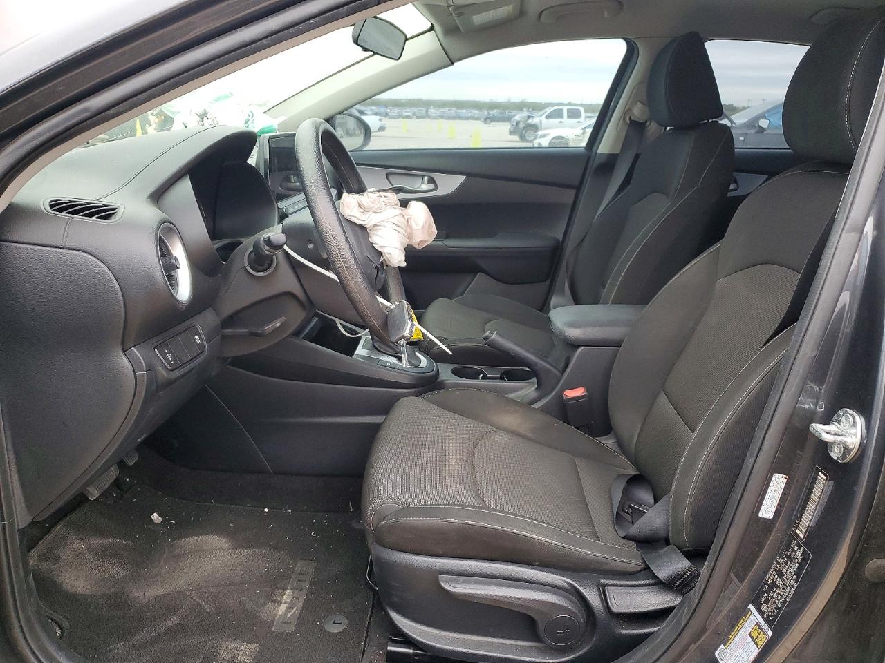 2024 KIA FORTE LX photo 7