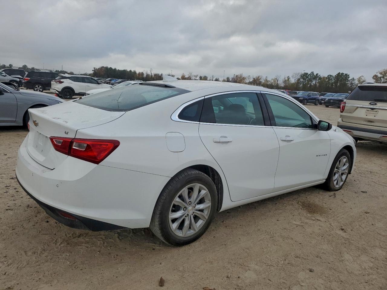 2024 CHEVROLET MALIBU LT photo 3