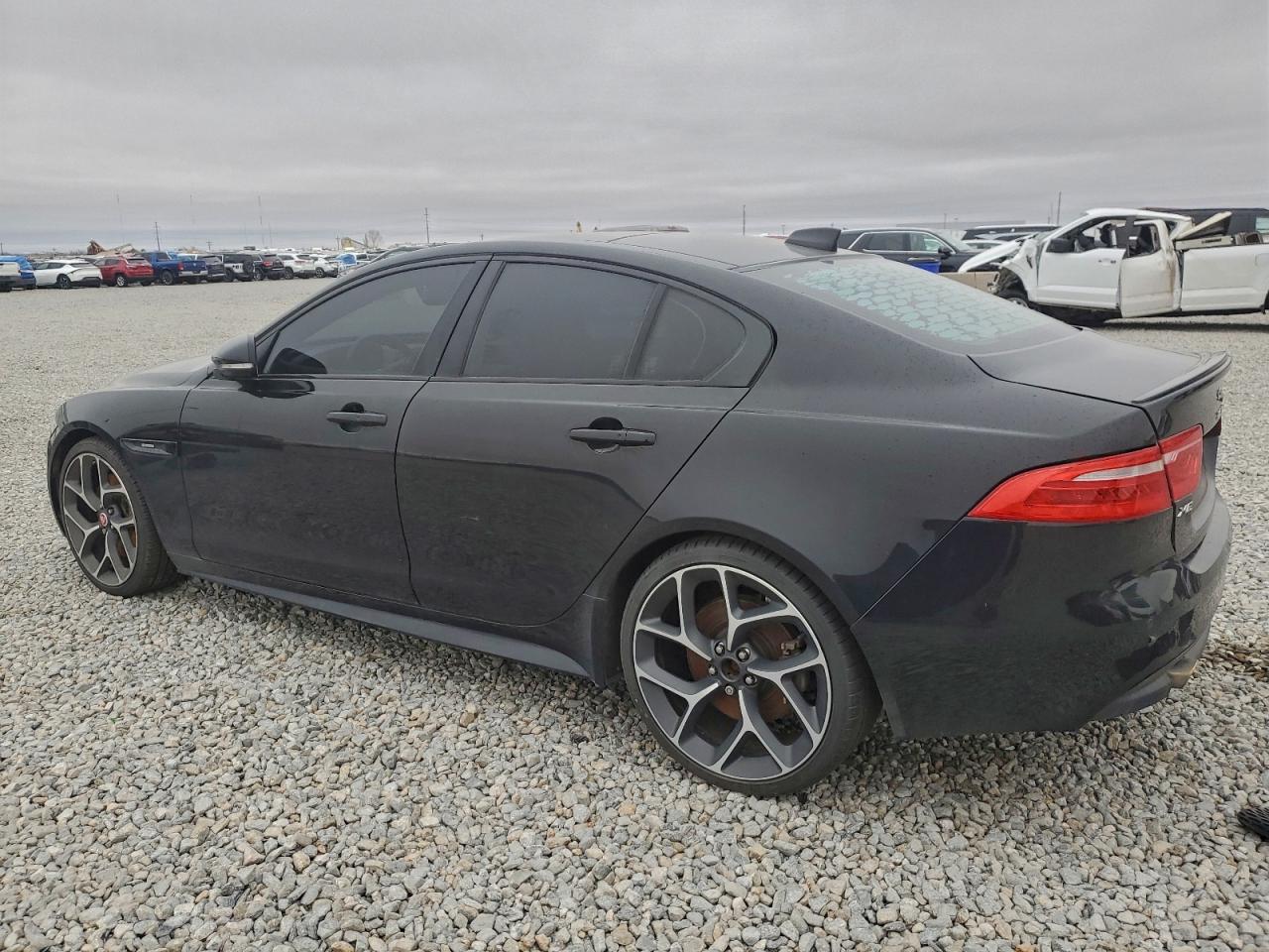 2017 JAGUAR XE R - SPORT photo 2
