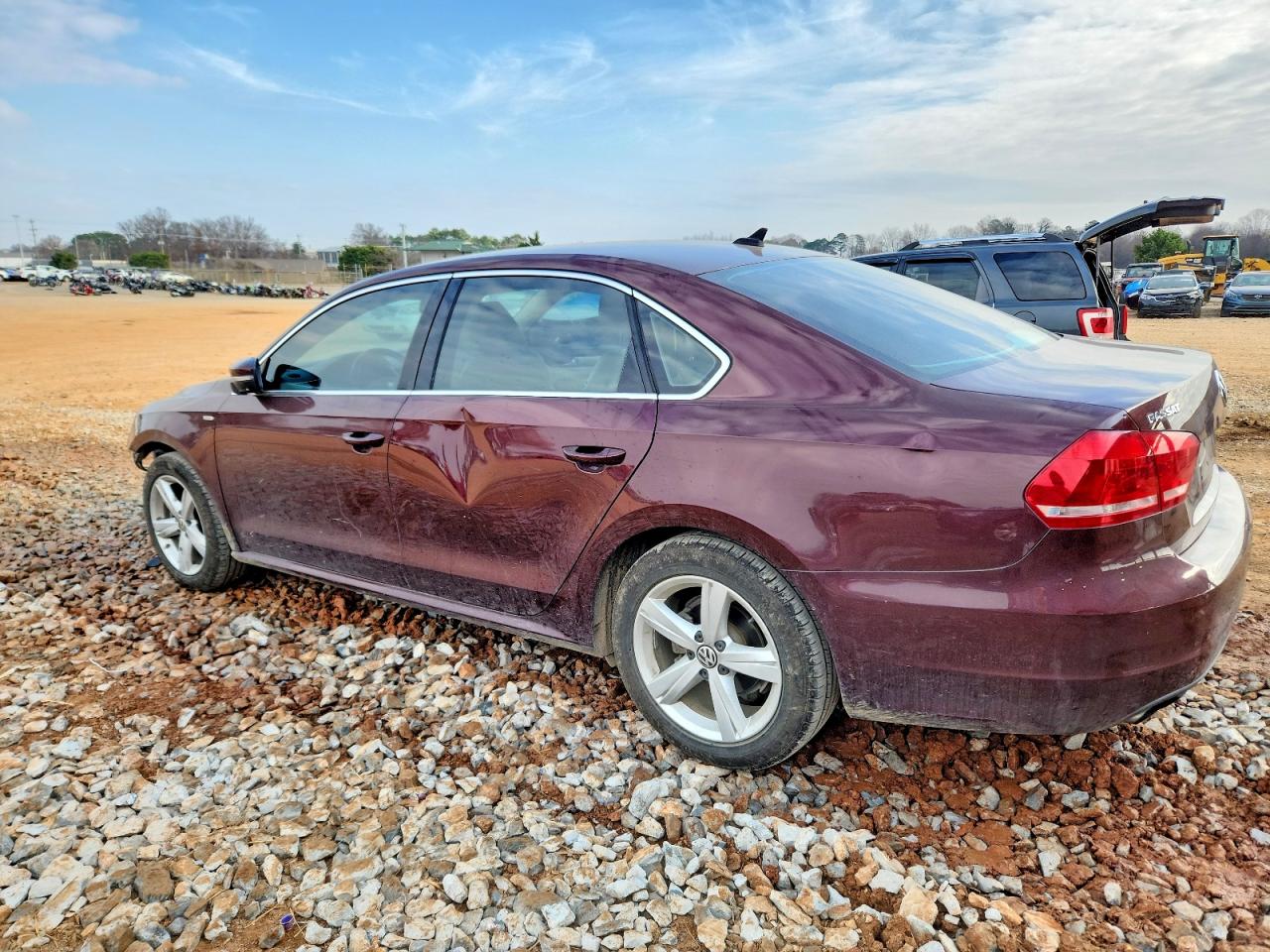 2014 VOLKSWAGEN PASSAT S photo 2