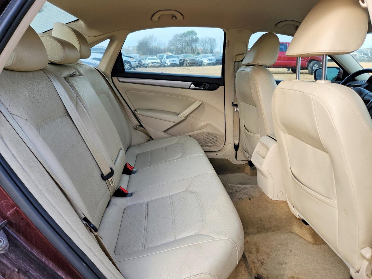 2014 VOLKSWAGEN PASSAT S photo 10