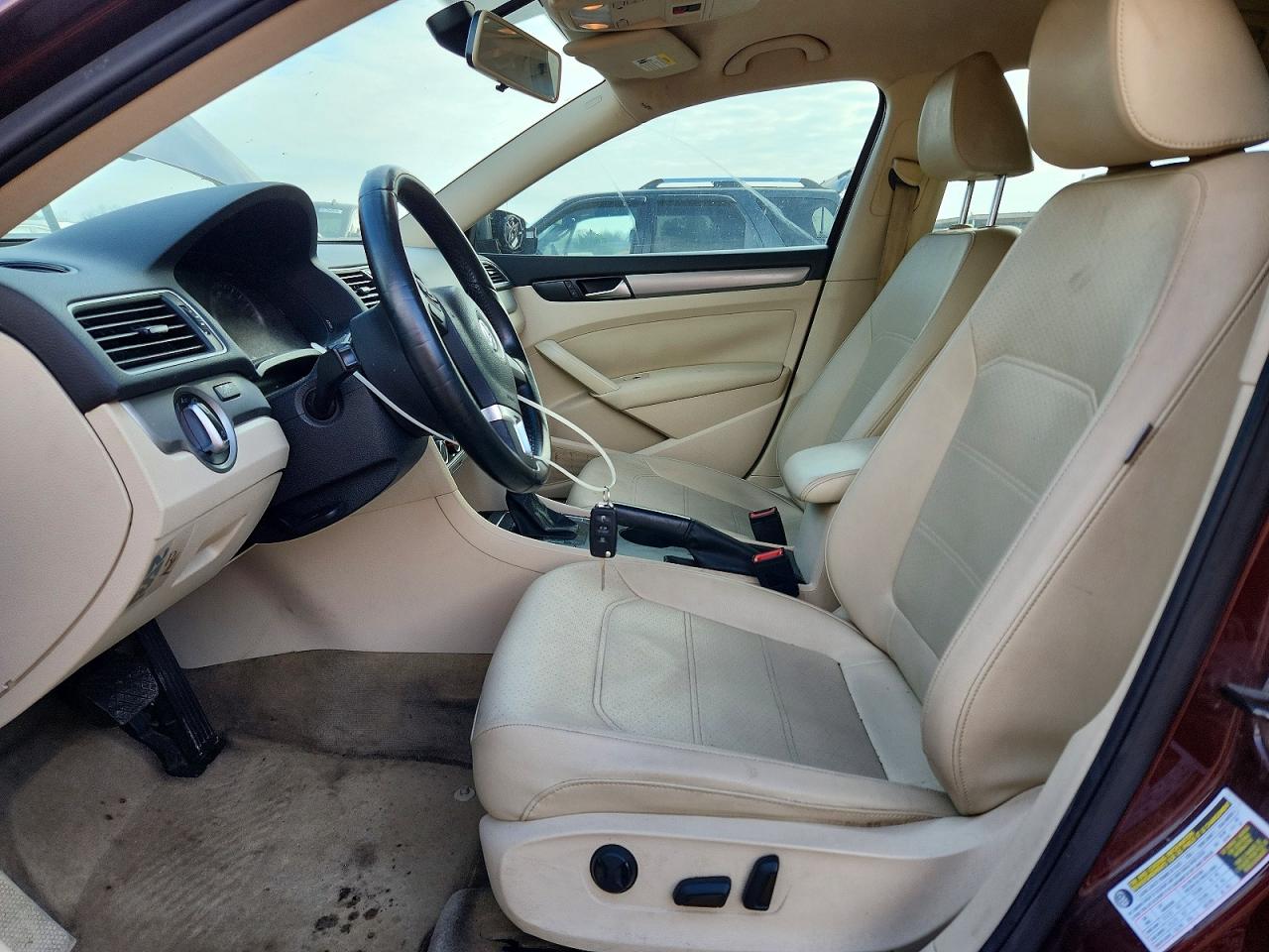 2014 VOLKSWAGEN PASSAT S photo 7