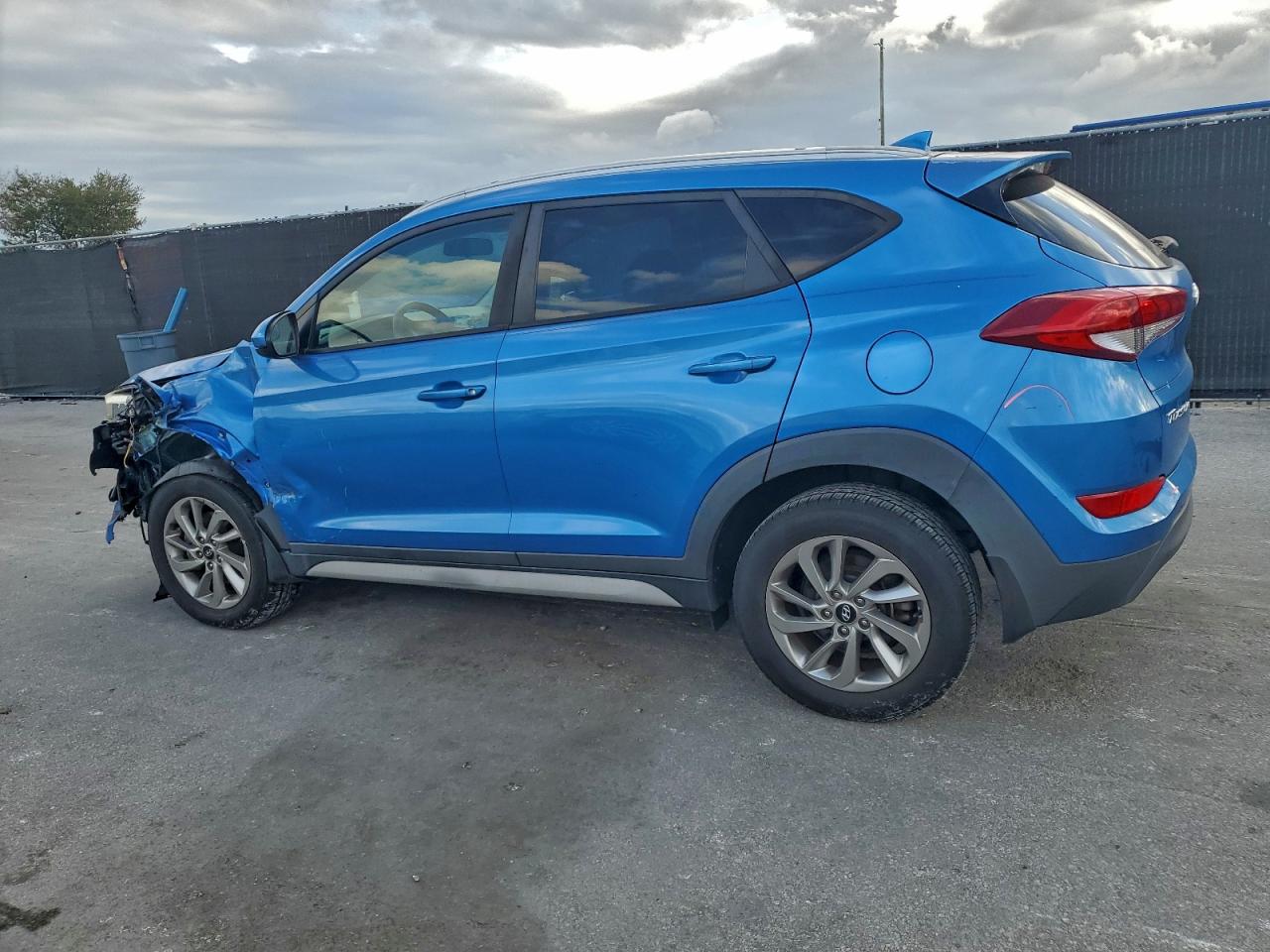 2018 HYUNDAI TUCSON SEL photo 2