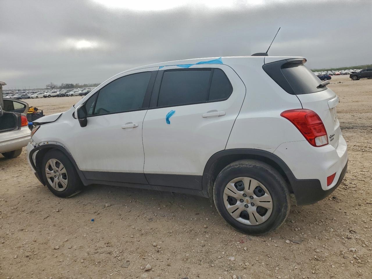 2018 CHEVROLET TRAX LS photo 2