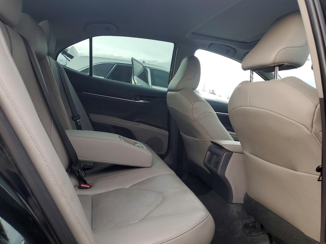 2021 TOYOTA CAMRY XLE photo 10