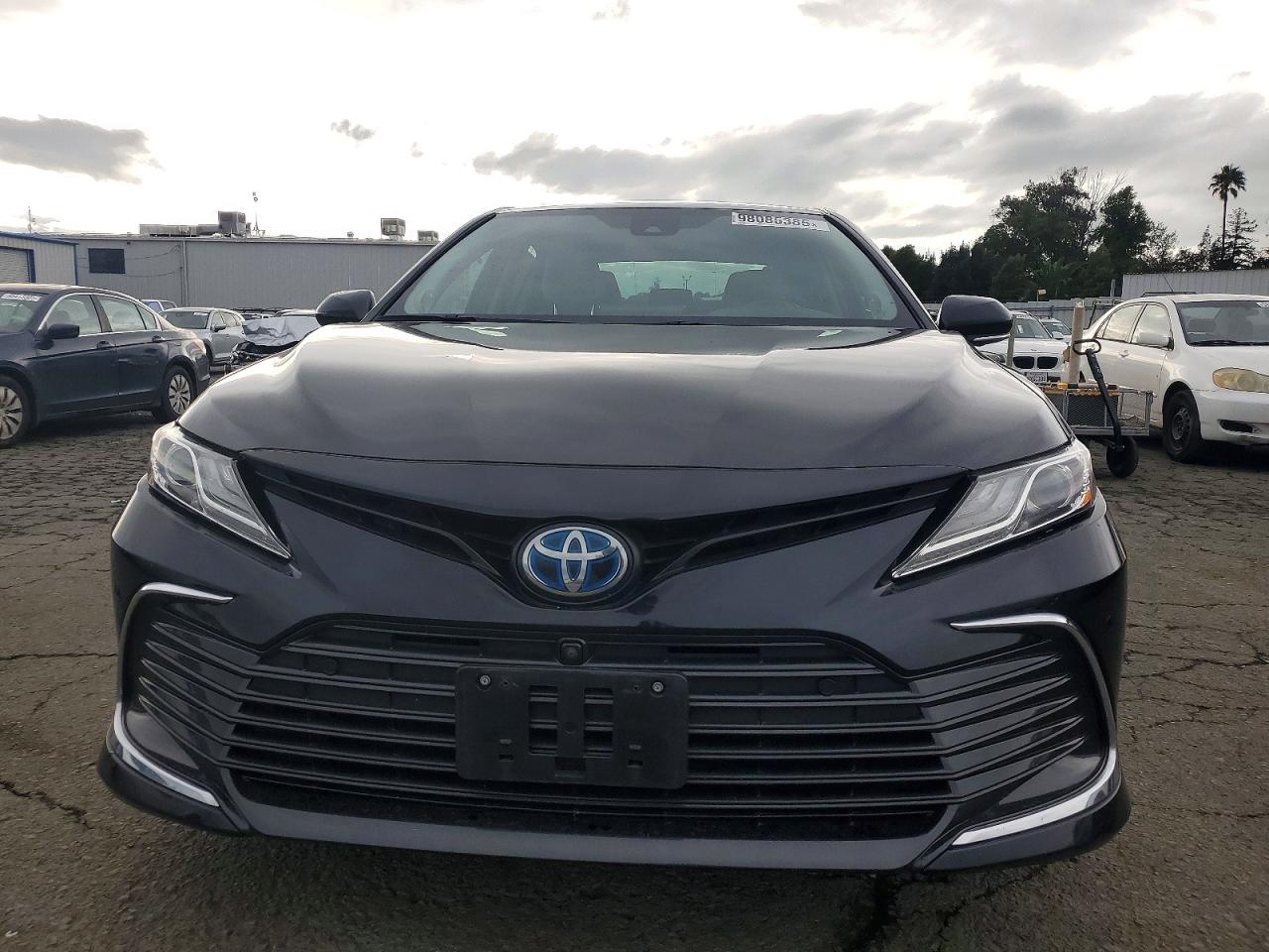 2021 TOYOTA CAMRY XLE photo 5