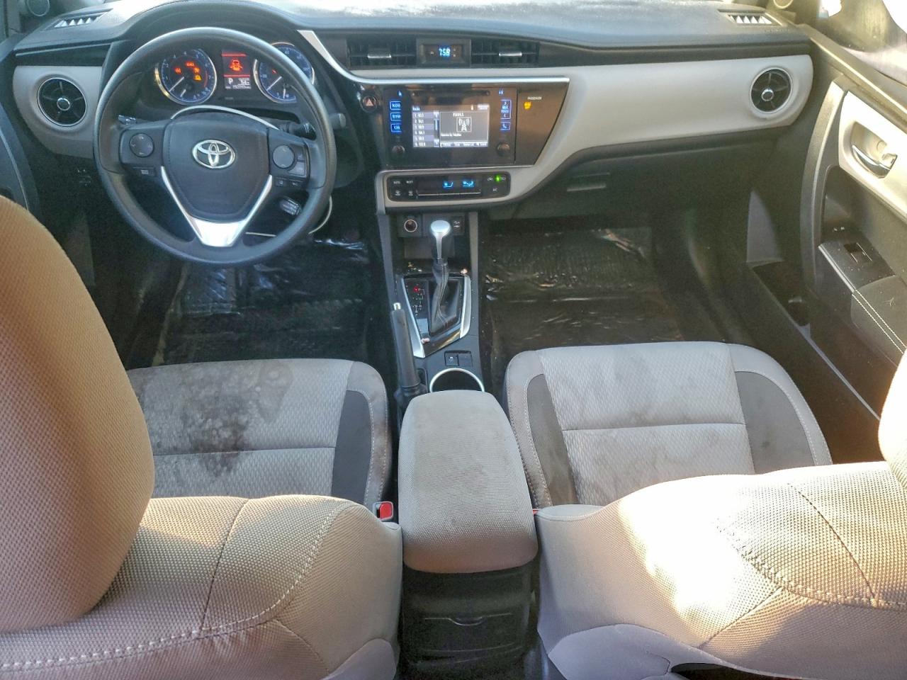 2017 TOYOTA COROLLA L photo 8