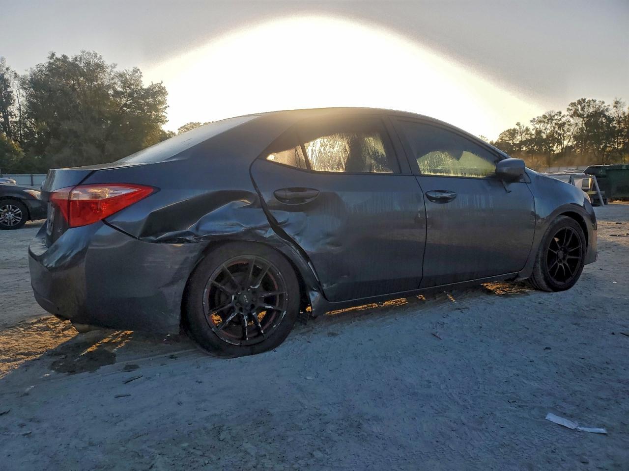 2017 TOYOTA COROLLA L photo 3