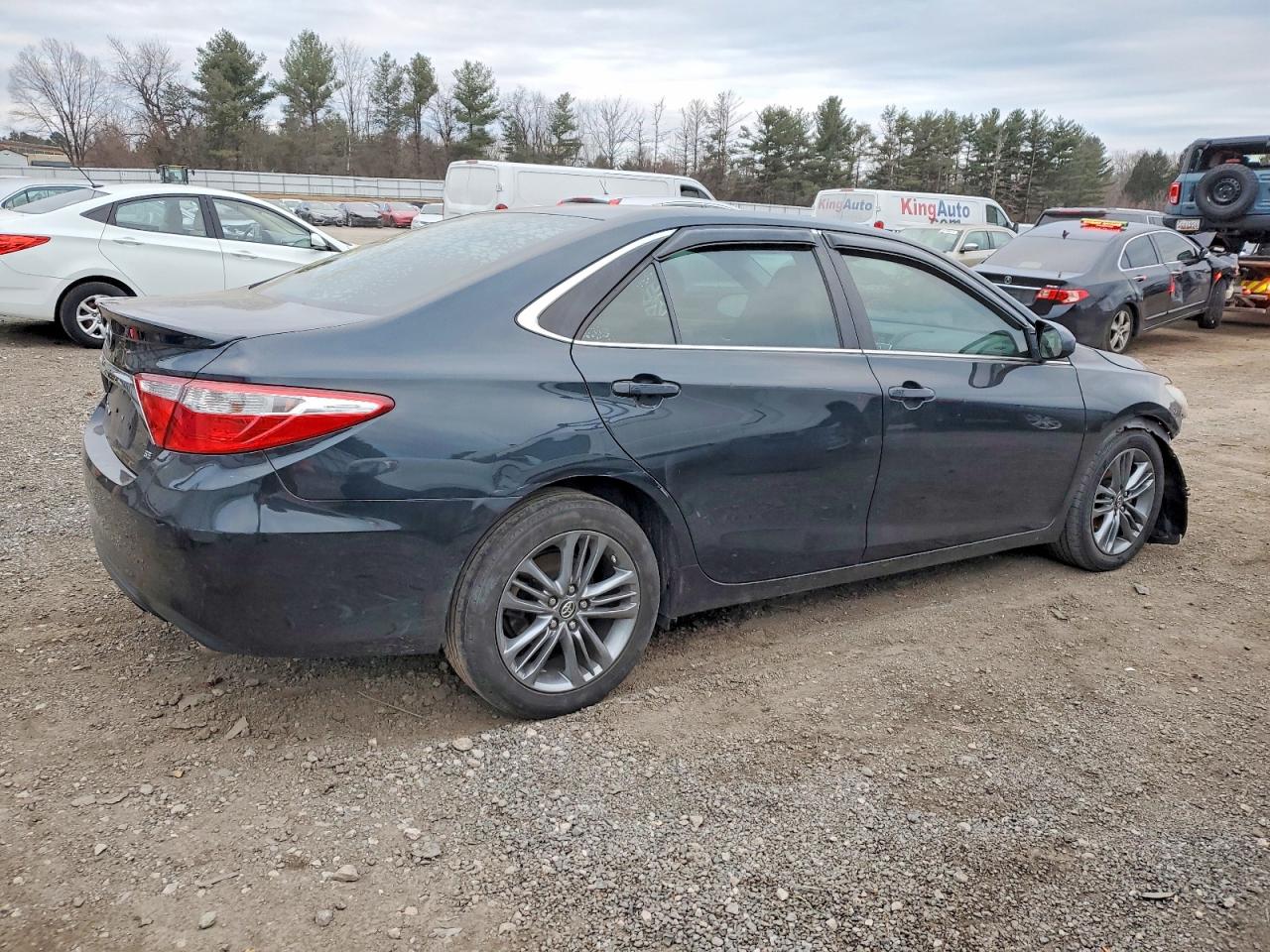 2016 TOYOTA CAMRY LE photo 3