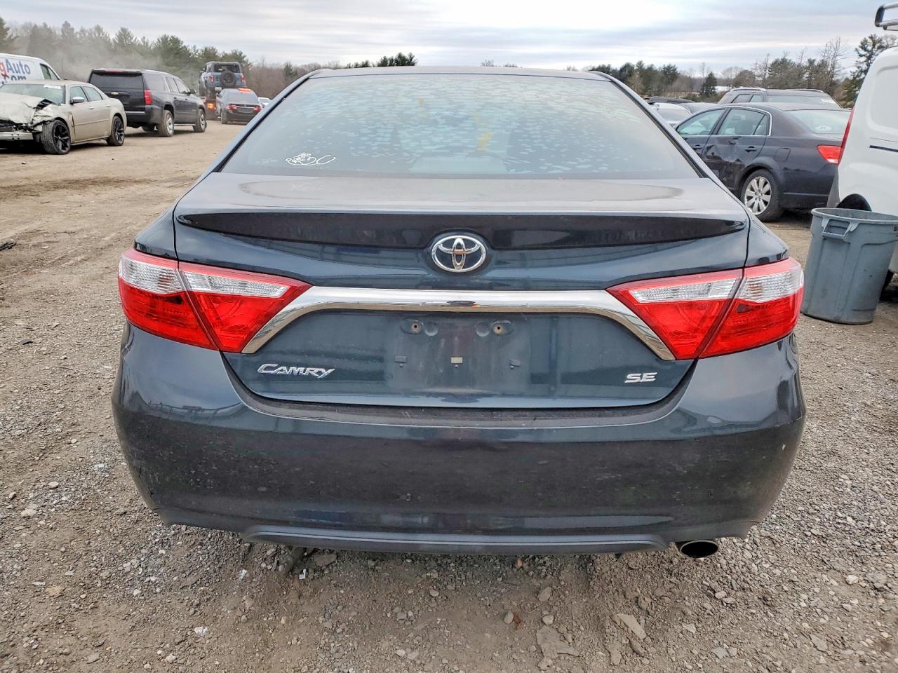 2016 TOYOTA CAMRY LE photo 6